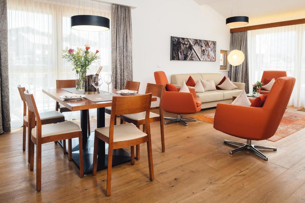 A seating area at Schneeweiss lifestyle - Apartments - Living