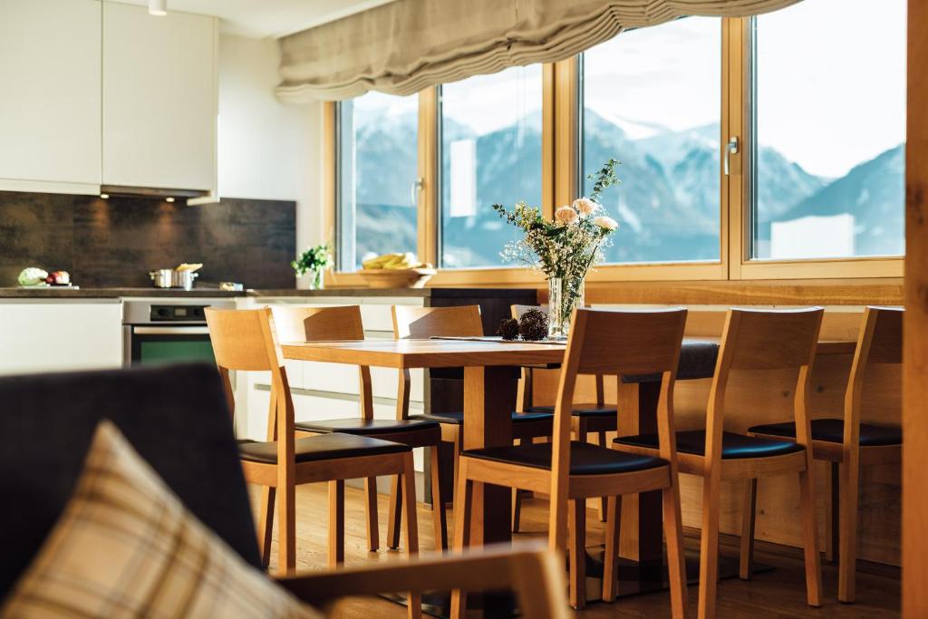 A kitchen or kitchenette at Schneeweiss lifestyle - Apartments - Living