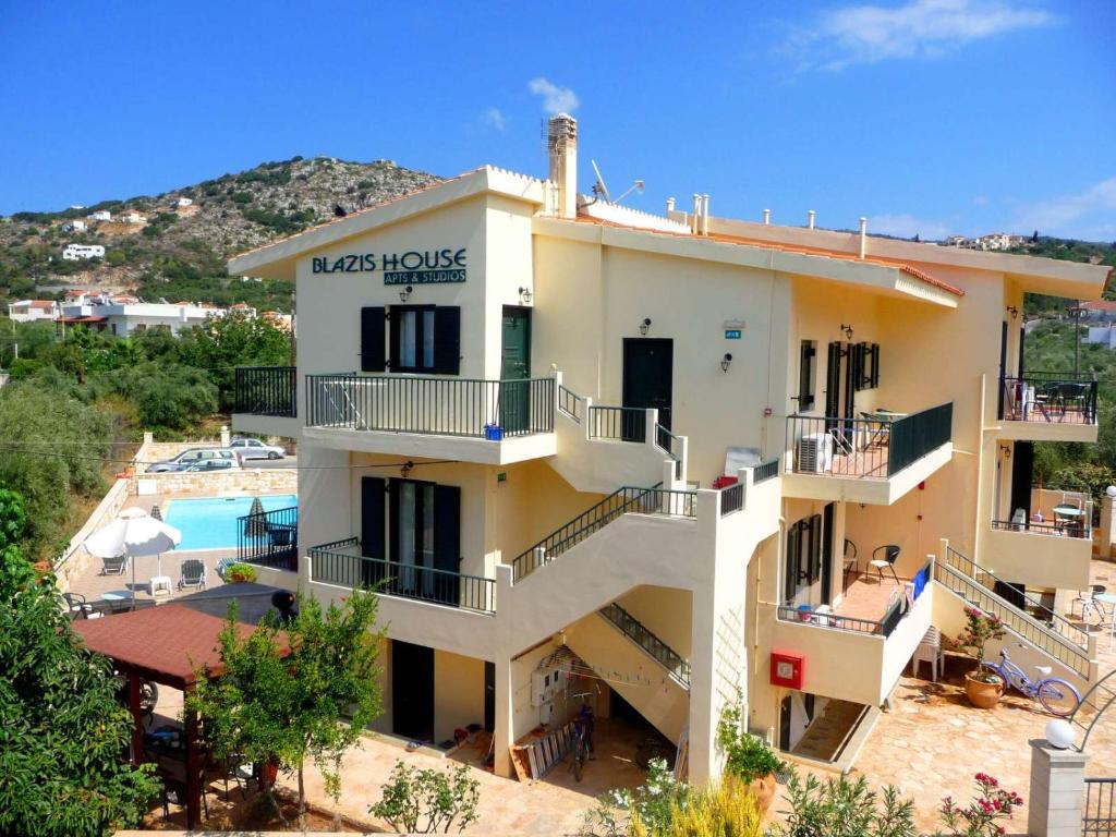 Bazén v ubytování Irida Apartments -EX BLAZIS HOUSE nebo v jeho okolí