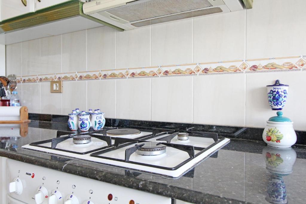 Kuchyň nebo kuchyňský kout v ubytování Global Properties, Apartamento con terraza y piscina a un paso de la playa