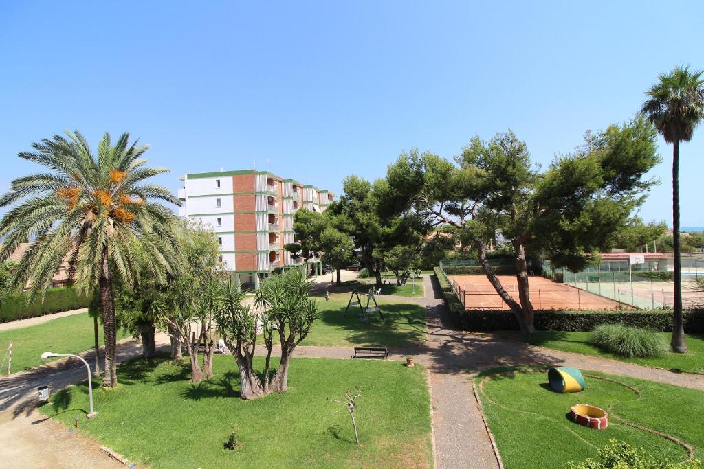 Zahrada ubytování Global Properties, Apartamento con terraza y piscina a un paso de la playa