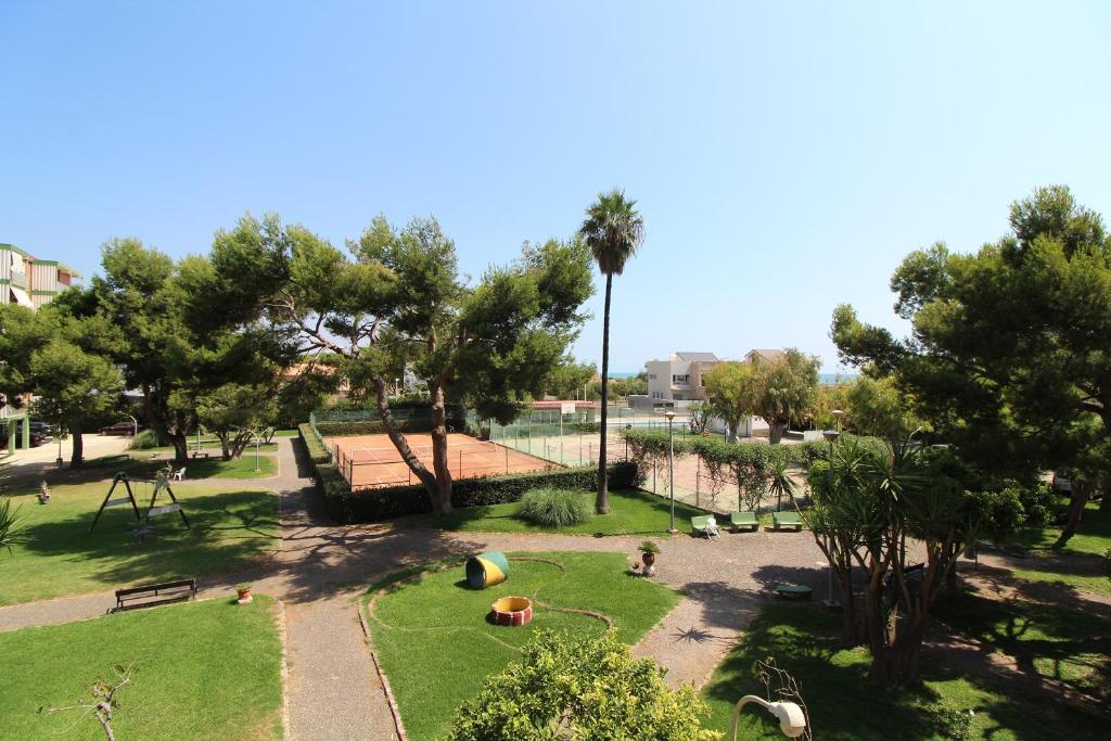 Zahrada ubytování Global Properties, Apartamento con terraza y piscina a un paso de la playa