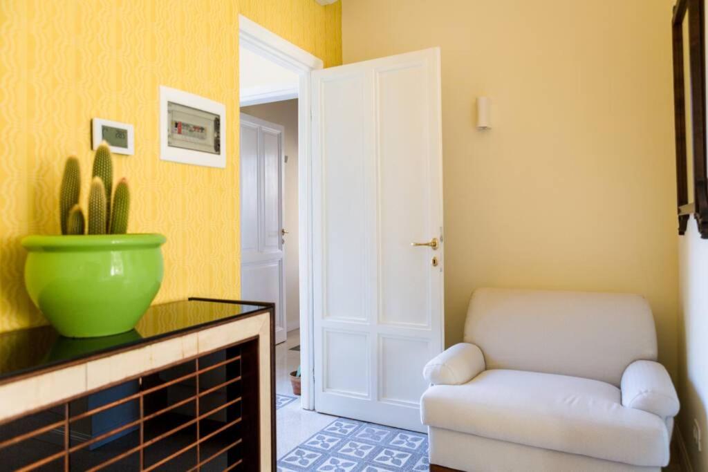 Posedenie v ubytovaní RomAntica Suite with balcony near San Giovanni