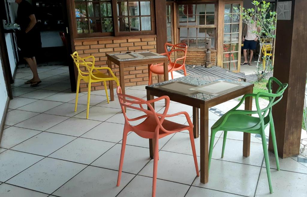 Um restaurante ou outro lugar para comer em Recanto da Praia