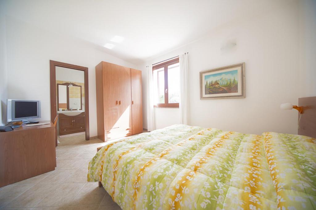 Een TV en/of entertainmentcenter bij Bonsai B&B Alghero

