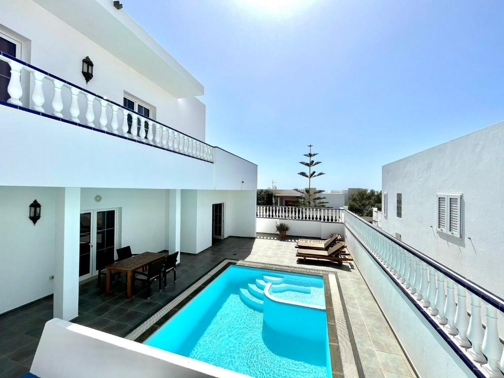 Maravillosa Villa con Wifi y piscina privada en Puerto Calero ...