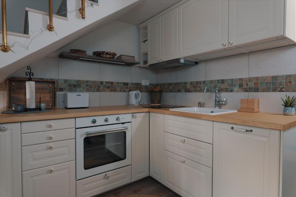 Kuchyňa alebo kuchynka v ubytovaní Studio Apartman Bohem