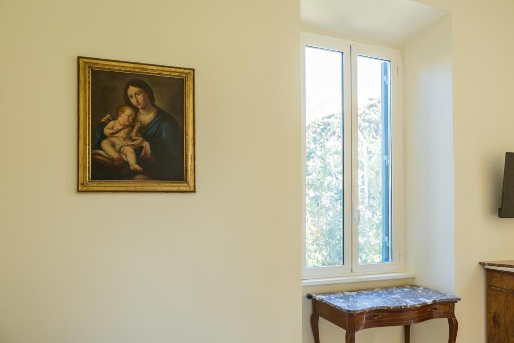 Telewizja i/lub zestaw kina domowego w obiekcie RomAntica Family Apartment near San Giovanni