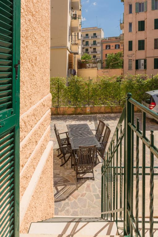 Balkon lub taras w obiekcie RomAntica Family Apartment near San Giovanni