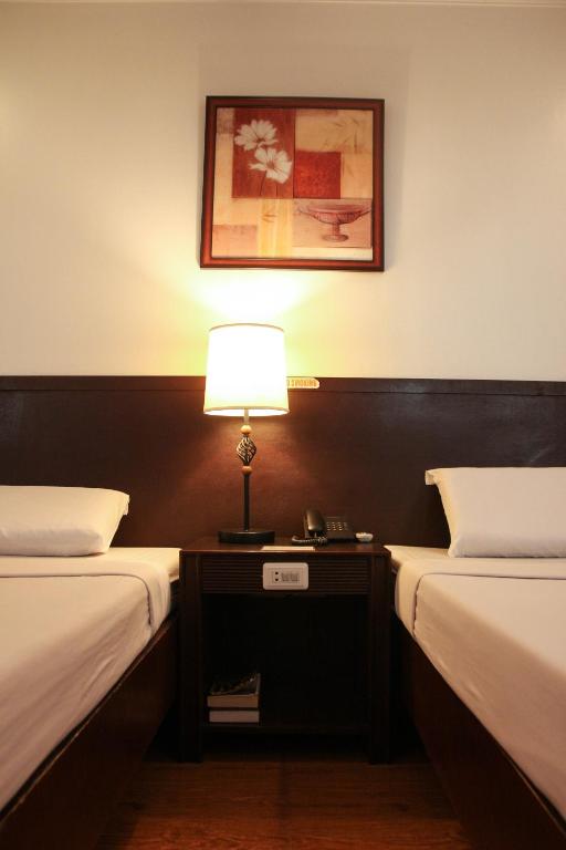 Postel nebo postele na pokoji v ubytování De Luxe Hotel