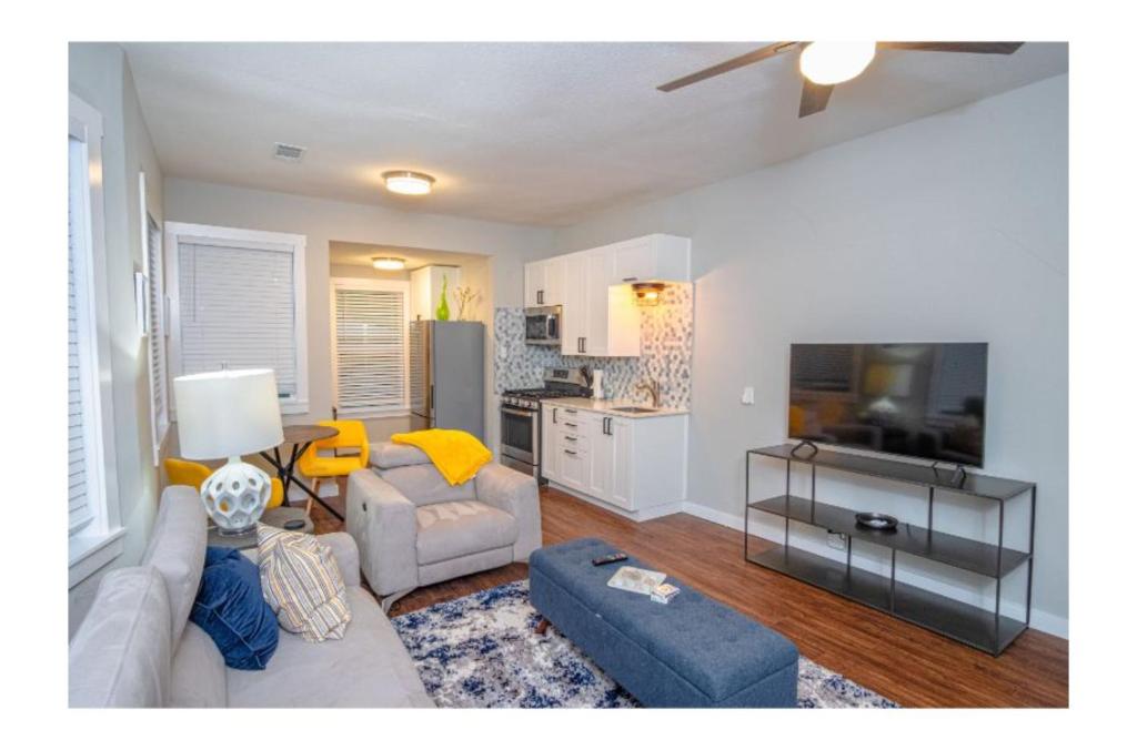 Remodeled Modern 1BR1BA Apt Near Downtown, 5min Pearl - Appartement D'une Chambre