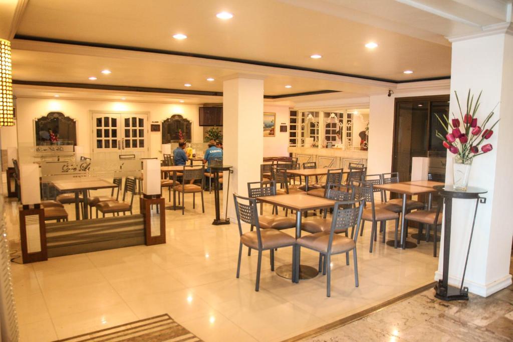 Posezení v ubytování De Luxe Hotel