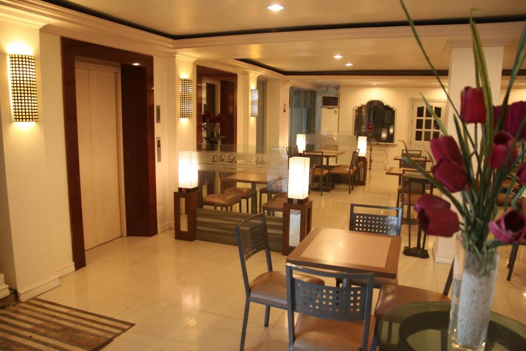 Restaurace v ubytování De Luxe Hotel