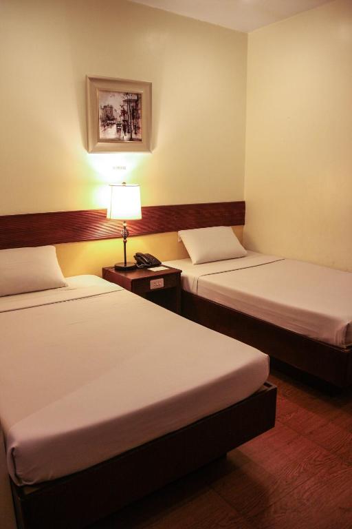 Postel nebo postele na pokoji v ubytování De Luxe Hotel
