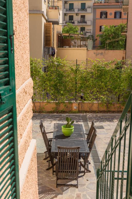 Balkon lub taras w obiekcie RomAntica Family Apartment near San Giovanni