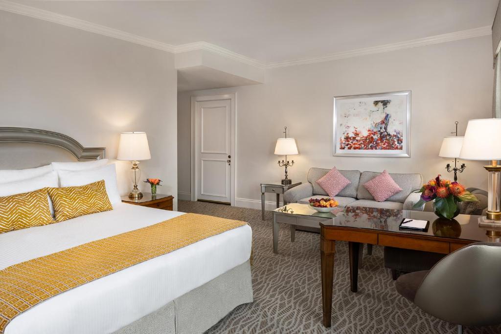 Warwick Melrose Hotel - Corner King Room