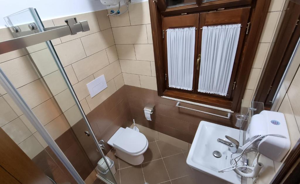 Koupelna v ubytování Master Hotel