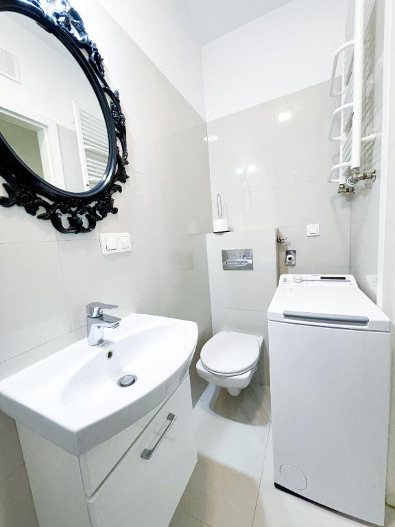 Kúpeľňa v ubytovaní SuperApart Tamka MiniStudio, Family Friendly Abode