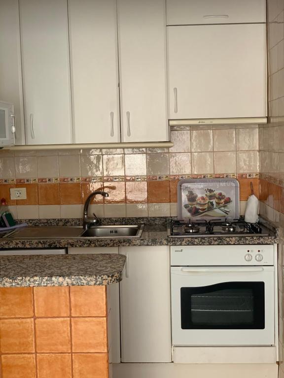 Kuchyň nebo kuchyňský kout v ubytování Costamar Lovely Home - Los Cristianos -