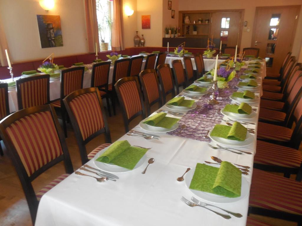 Restaurace v ubytování Hotel-Gasthof Wilder Mann
