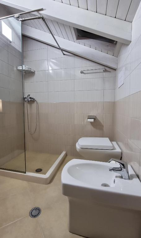 Koupelna v ubytování Master Hotel