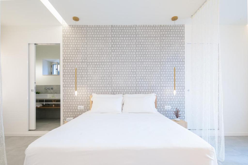 Postel nebo postele na pokoji v ubytování Terra del Sasso Suites - Design Architetto Salvatore Spataro
