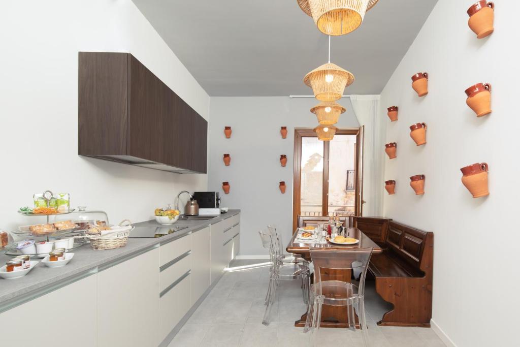 Kuchyň nebo kuchyňský kout v ubytování Terra del Sasso Suites - Design Architetto Salvatore Spataro