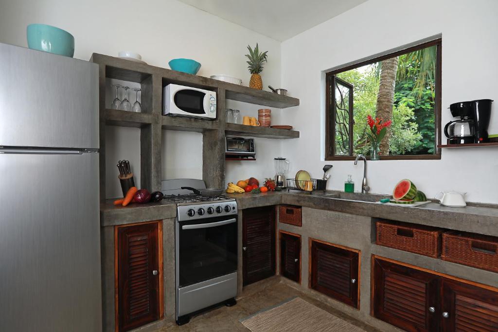 Kuchyň nebo kuchyňský kout v ubytování Casa Frangipani