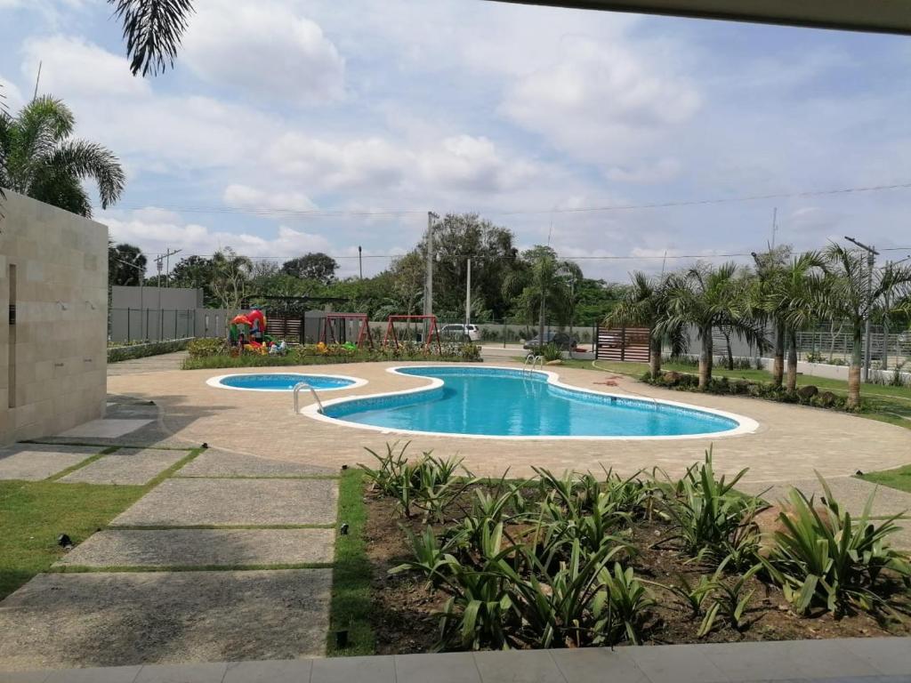 Confortable apartamento de 3 tres habitaciones, con hermosa vista de area verde, ademas de piscinas y juegos infantiles en area recreativa - Apartment Mit 3 Schlafzimmern