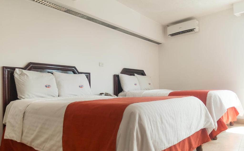 Postel nebo postele na pokoji v ubytování Hotel Atenas