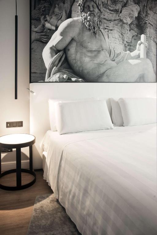 Postel nebo postele na pokoji v ubytování Radisson Blu GHR Rome