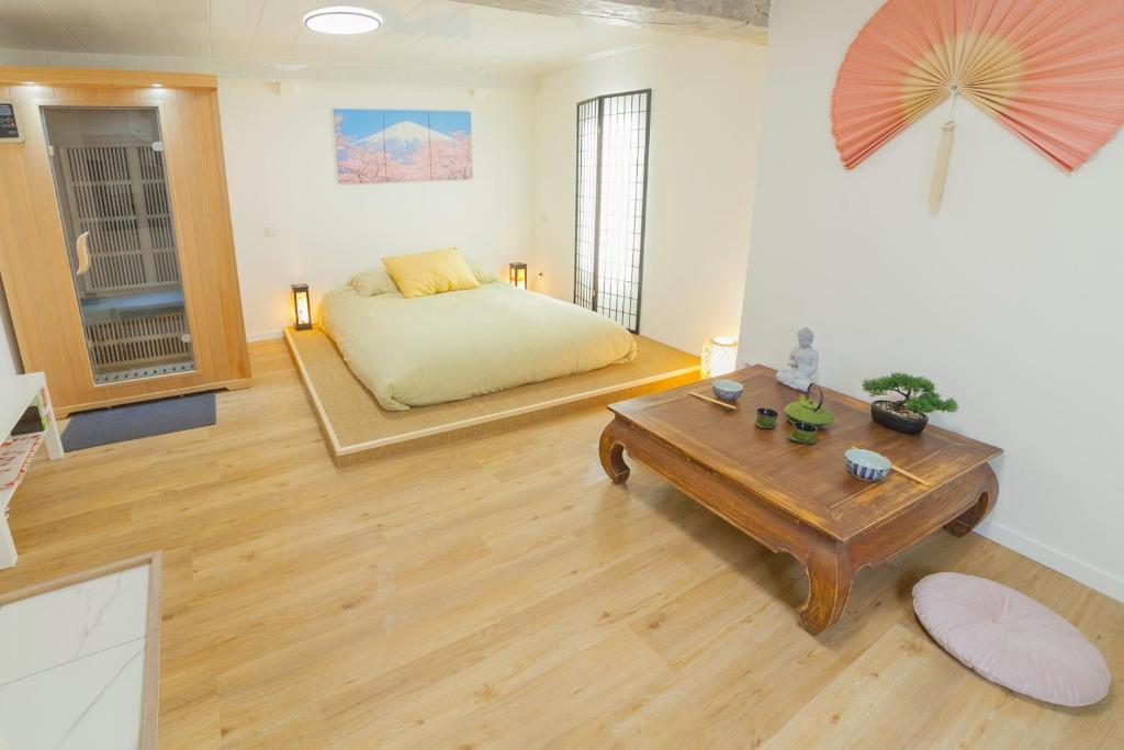 Khu vực ghế ngồi tại PRESTIGELOC Luxury Studio avec SAUNA PRIVÉ GRATUIT ou sans - Centre ville d'Orléans