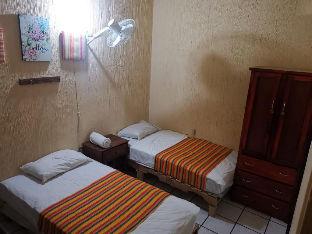 Postel nebo postele na pokoji v ubytování Hostal Guadalajara