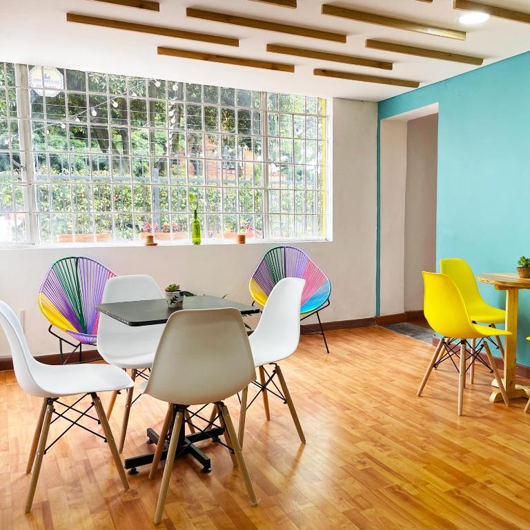 Posezení v ubytování Hostal Macondo Bogotá