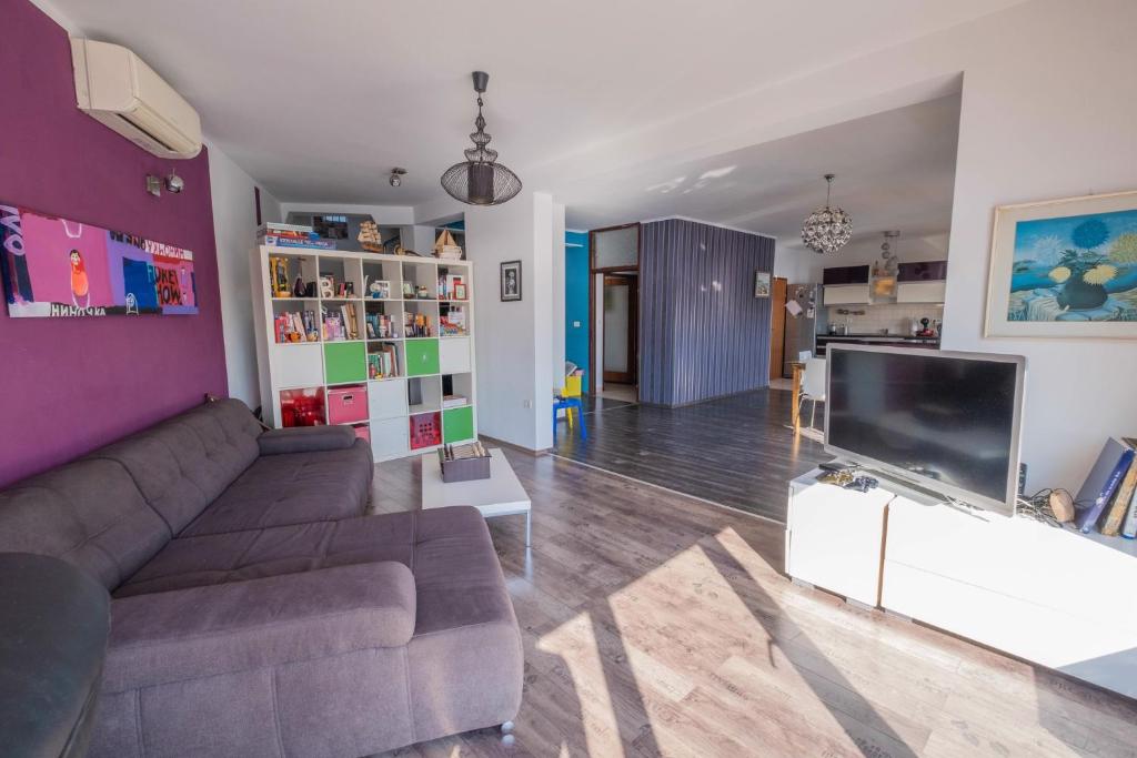 Televízia a/alebo spoločenská miestnosť v ubytovaní Apartment in Jadranovo 41863