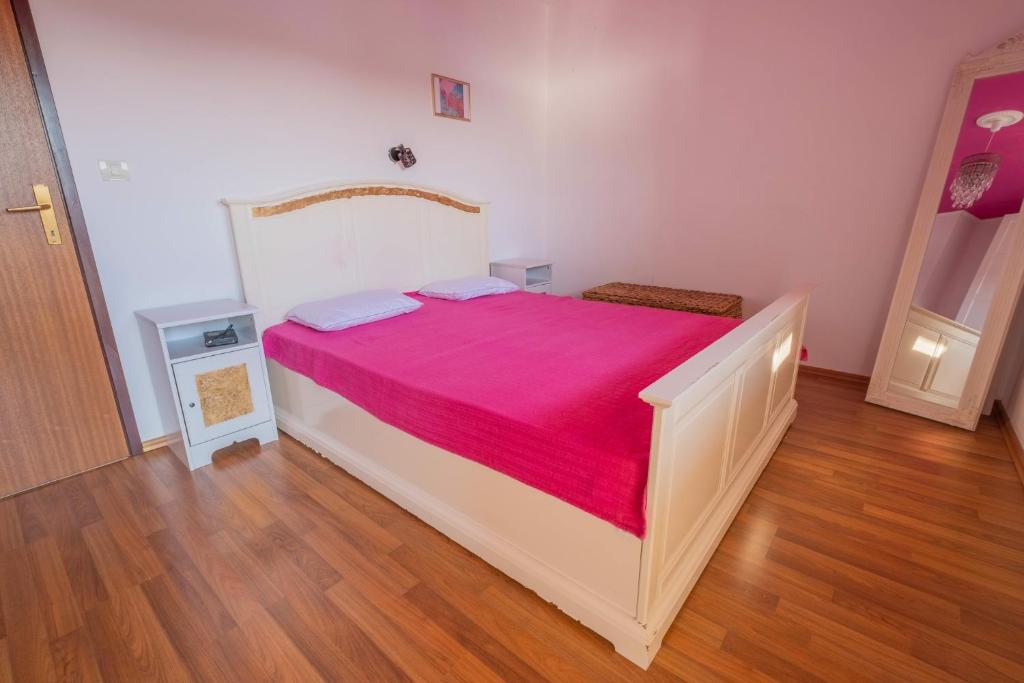 Posteľ alebo postele v izbe v ubytovaní Apartment in Jadranovo 41863