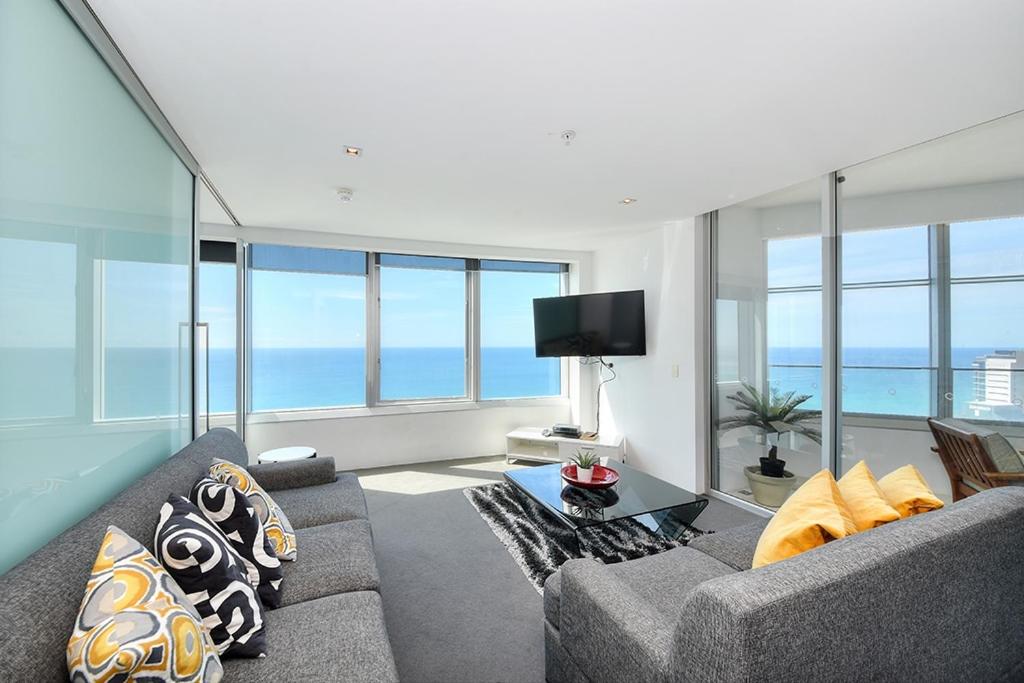 Deluxe Private Apartment in Surfers Paradise - Three-Bedroom Apartment