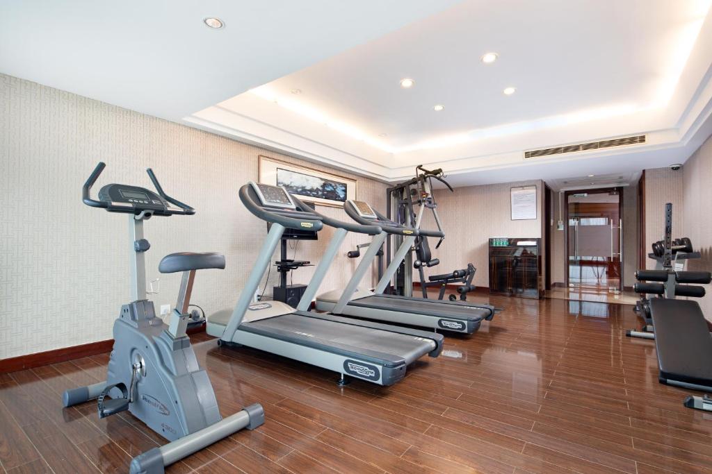 Fitness centrum a/nebo fitness zařízení v ubytování Shenzhen L.gem Hotel