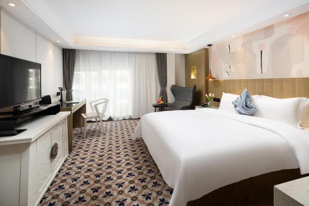 Paco Hotel Gangding Metro Guangzhou - Double Double Double Room