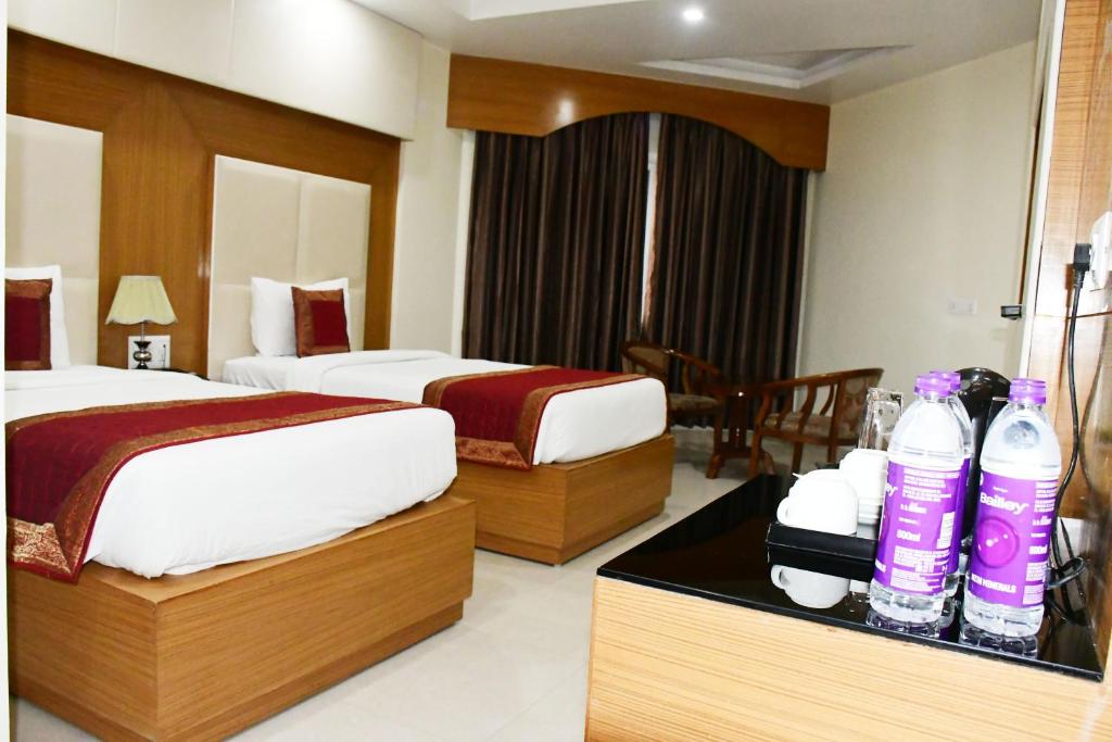 HOTEL ANAND INTERNATIONAL - Deluxe Twin Room