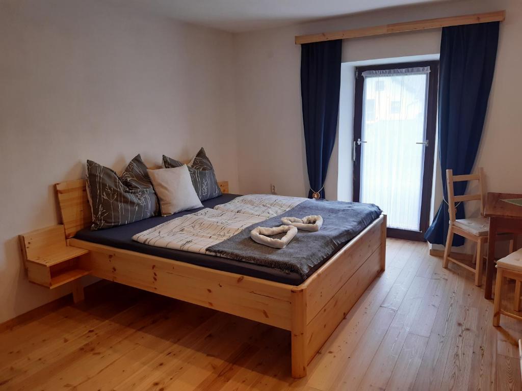 A bed or beds in a room at Ferienwohnung Johanna