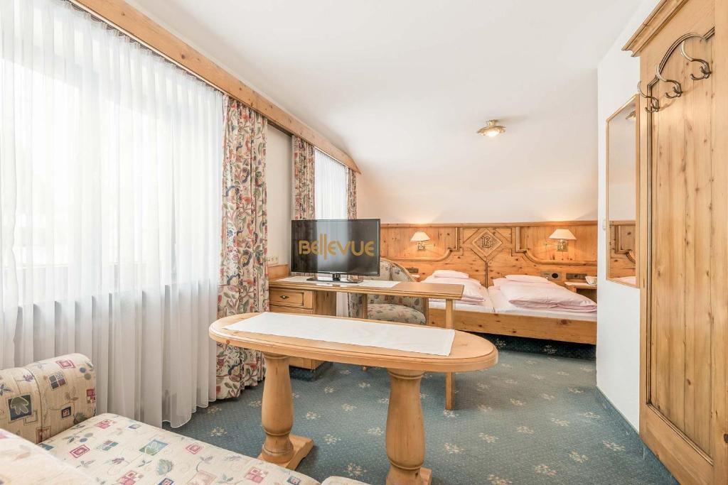 Postel nebo postele na pokoji v ubytování Hotel Bellevue - 4 Sterne superior