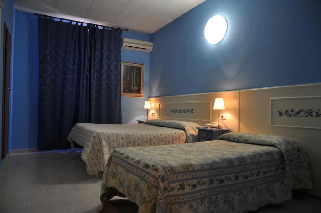 Postel nebo postele na pokoji v ubytování Hotel Regina