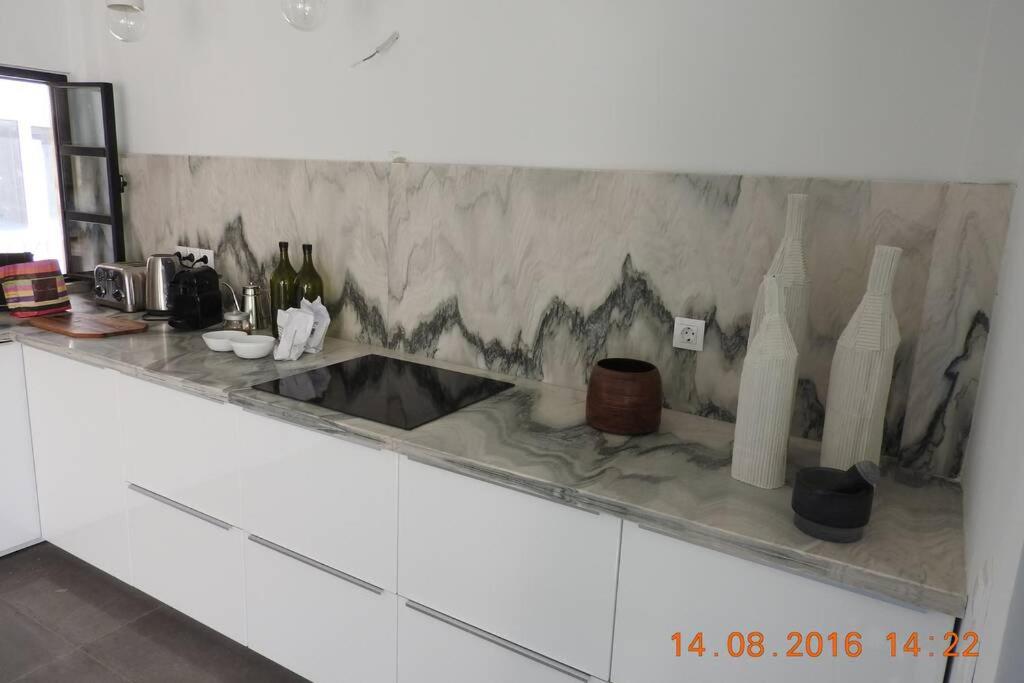 Kuchyňa alebo kuchynka v ubytovaní Central Athens Super View Loft