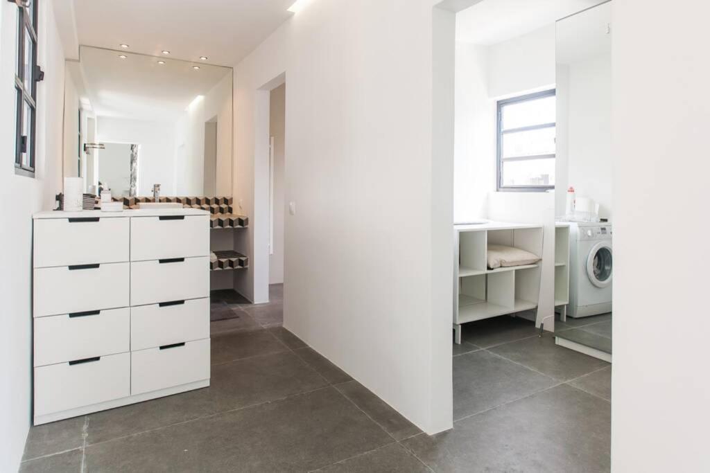 Kuchyňa alebo kuchynka v ubytovaní Central Athens Super View Loft