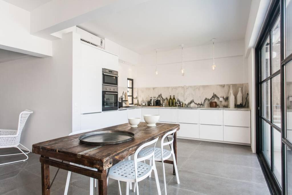 Kuchyňa alebo kuchynka v ubytovaní Central Athens Super View Loft