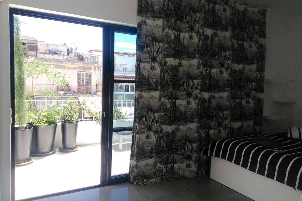 Posteľ alebo postele v izbe v ubytovaní Central Athens Super View Loft