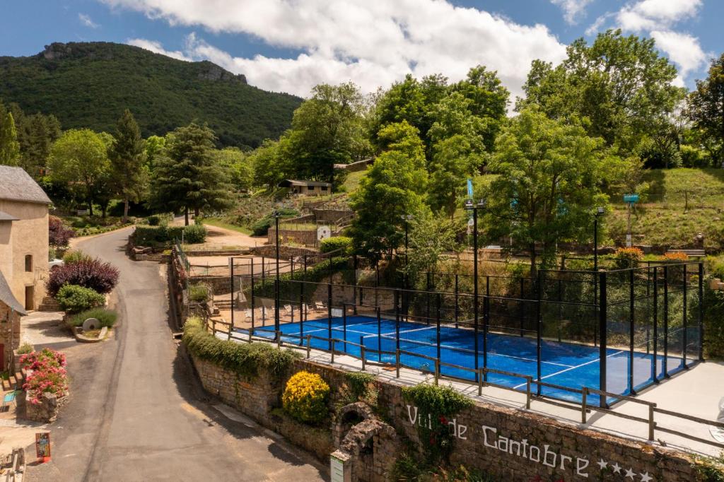 Bazén v ubytování Camping RCN Val de Cantobre nebo v jeho okolí