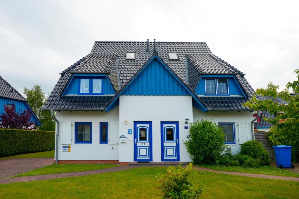 ツィングストにあるMensendiek, Anita, FWの青白の家