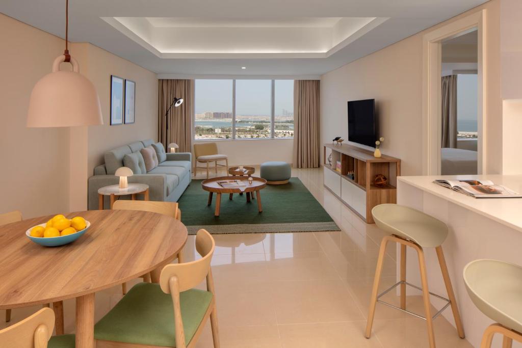 Staybridge Suites Dubai Internet City by IHG - Resim 34